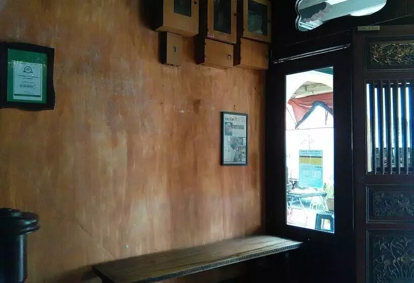 בית מלון כפרי Kuching Waterfront Lodge