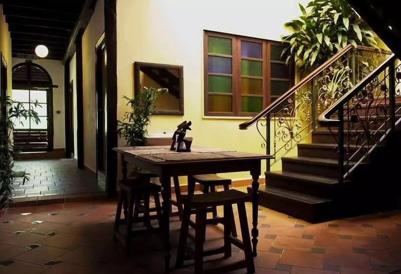 בית מלון כפרי Kuching Waterfront Lodge