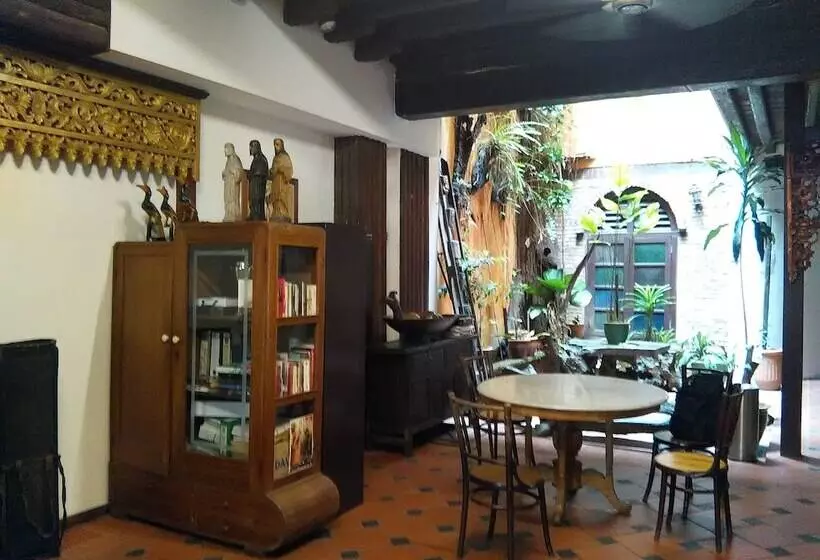 בית מלון כפרי Kuching Waterfront Lodge