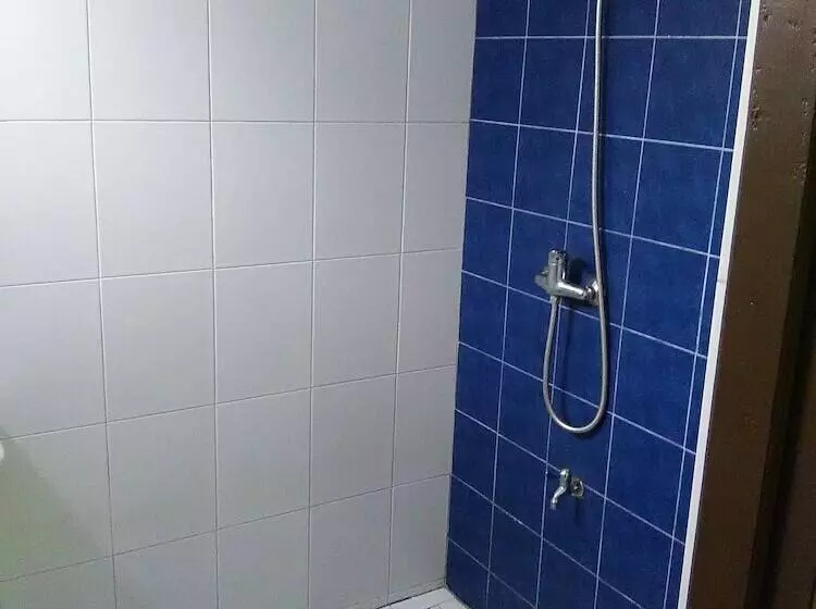 בית מלון כפרי Kuching Waterfront Lodge