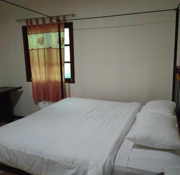 Hotel Kuching Waterfront Lodge