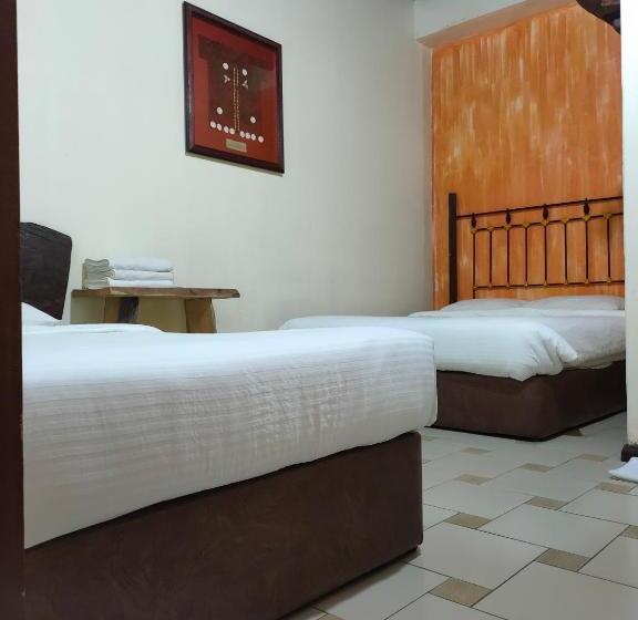 Hotel Kuching Waterfront Lodge