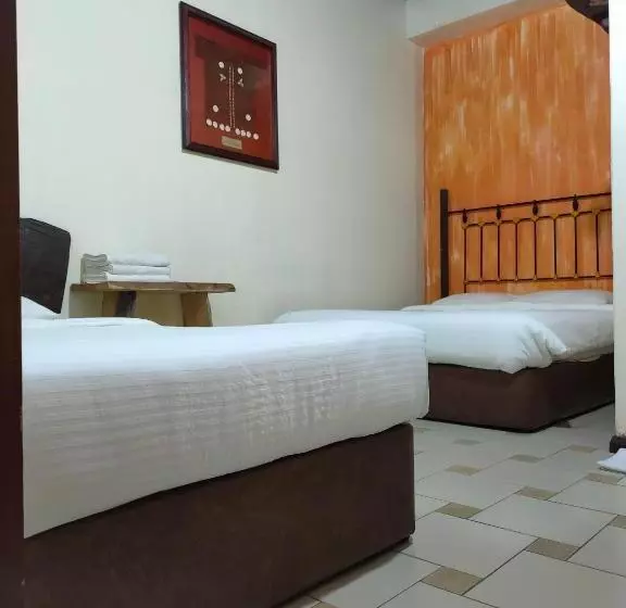 בית מלון כפרי Kuching Waterfront Lodge