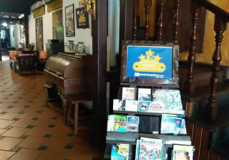 בית מלון כפרי Kuching Waterfront Lodge