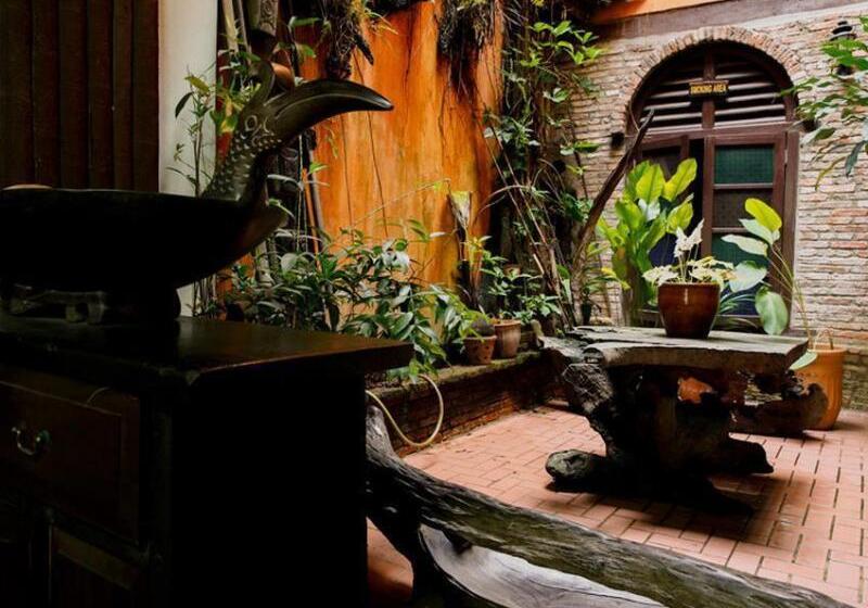 Hotel Kuching Waterfront Lodge