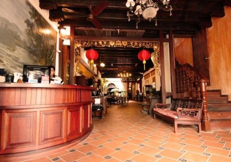 Hotel Kuching Waterfront Lodge