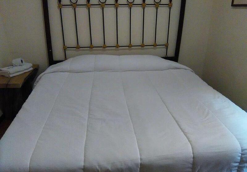 Hotel Kuching Waterfront Lodge