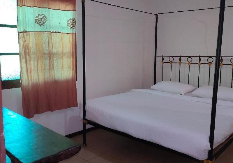 Hotel Kuching Waterfront Lodge