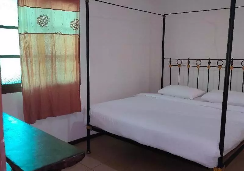 בית מלון כפרי Kuching Waterfront Lodge