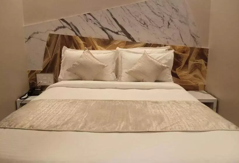 Hotel Mannars Deluxe Lodge