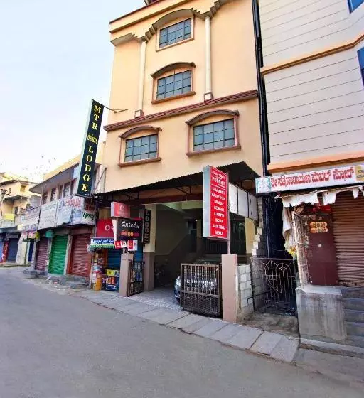 Hotel Mannars Deluxe Lodge