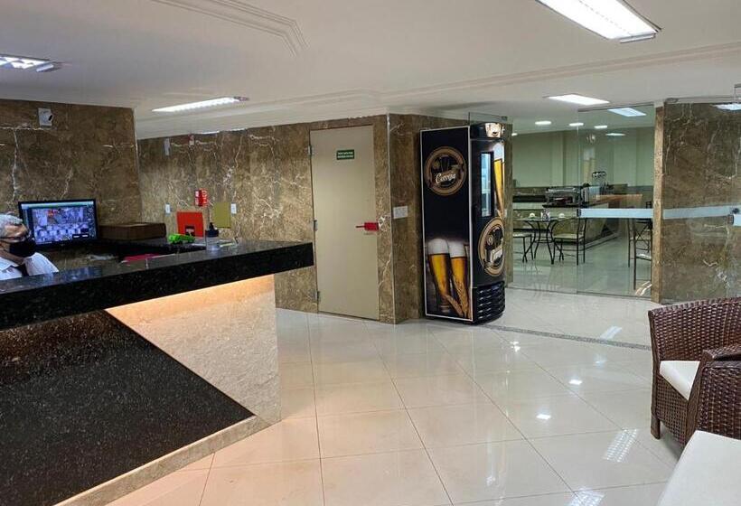 Отель Randall Palace