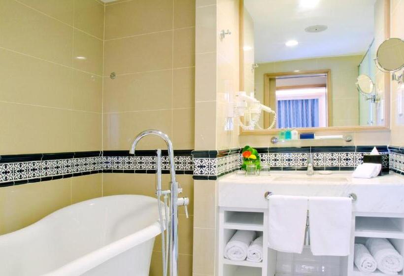 Отель Royale Chulan Penang