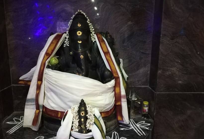 ホテル Season 4 Residences   Teynampet Near Apollo Hospital ,balaji Dental, Us Consulate