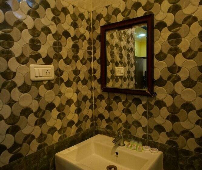 ホテル Season 4 Residences   Teynampet Near Apollo Hospital ,balaji Dental, Us Consulate