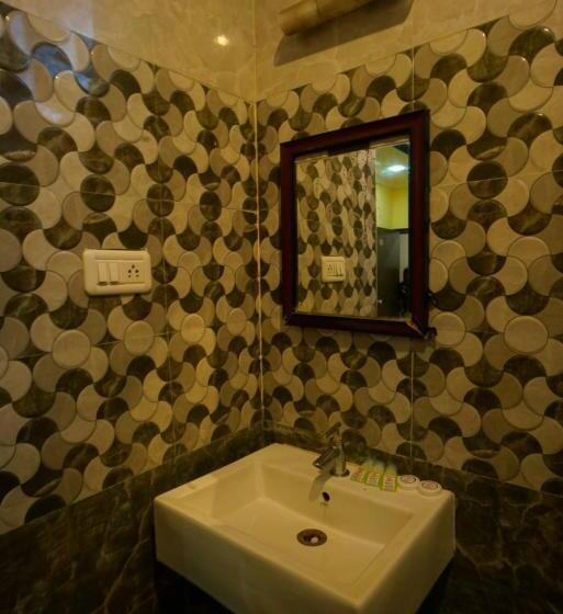 ホテル Season 4 Residences   Teynampet Near Apollo Hospital ,balaji Dental, Us Consulate