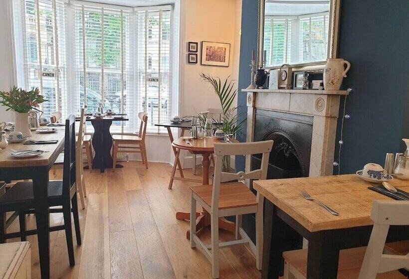 호텔 Starlings Guest House