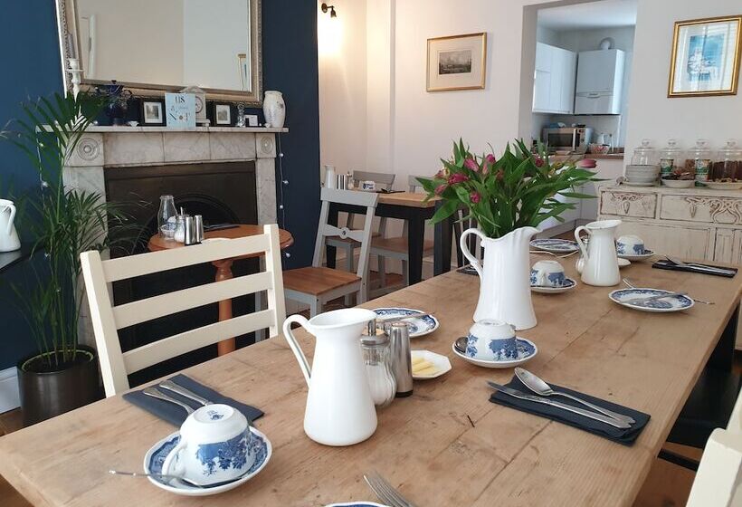 호텔 Starlings Guest House