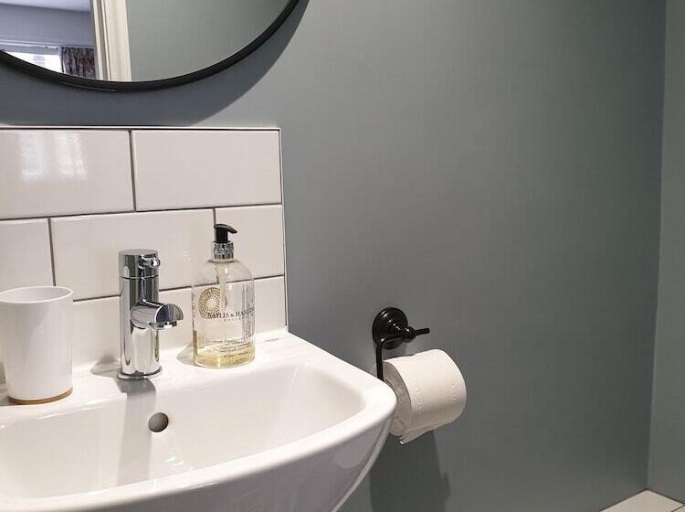 호텔 Starlings Guest House