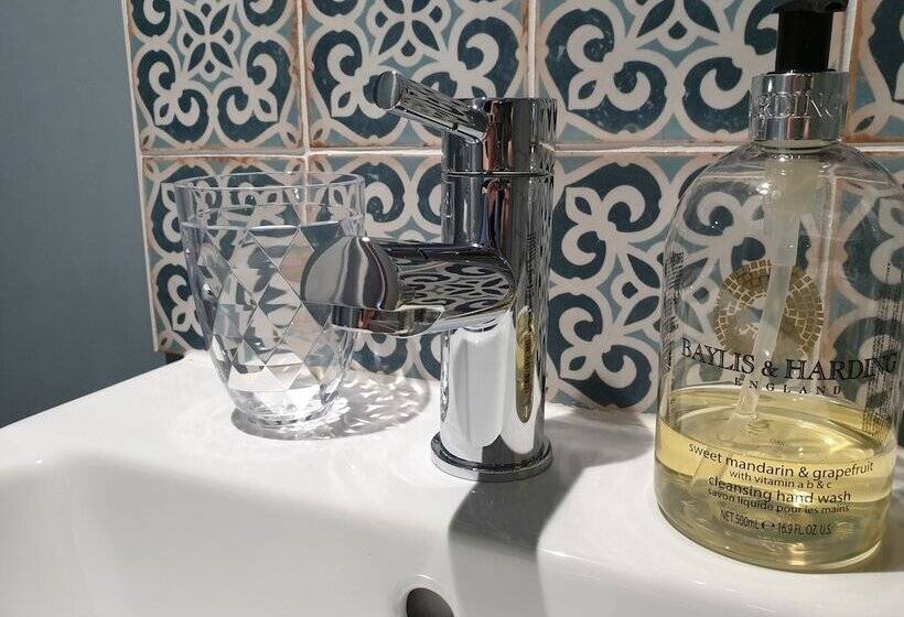 호텔 Starlings Guest House