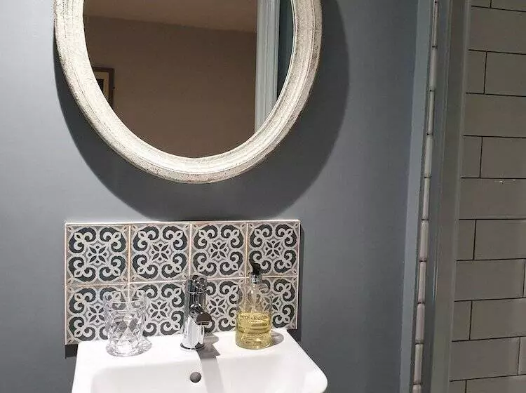 בית מלון כפרי Starlings Guest House