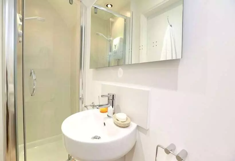 בית מלון כפרי Starlings Guest House