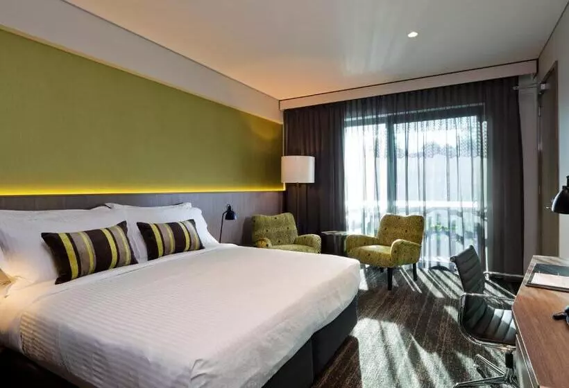 Glen Hotel And Suites