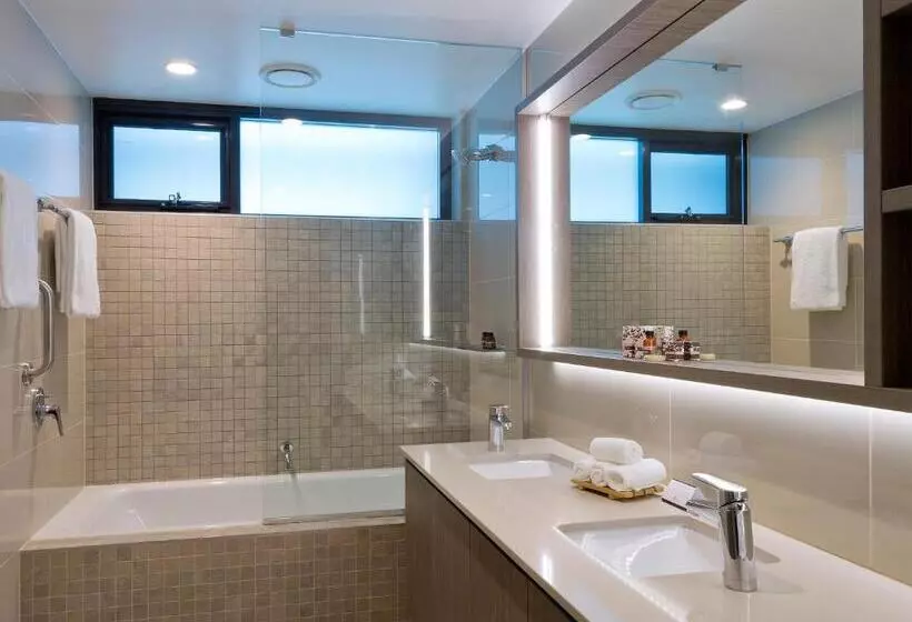 Glen Hotel And Suites