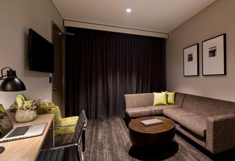 Glen Hotel And Suites