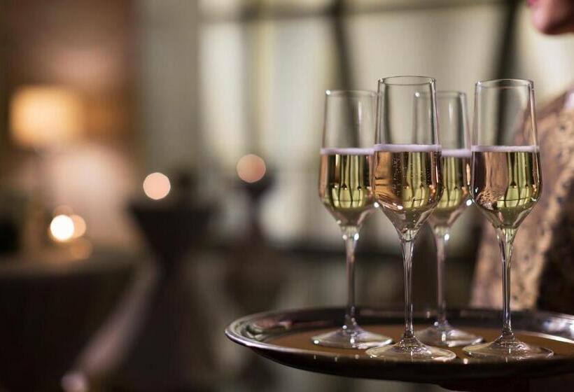 Отель Wanda Realm Nanchang