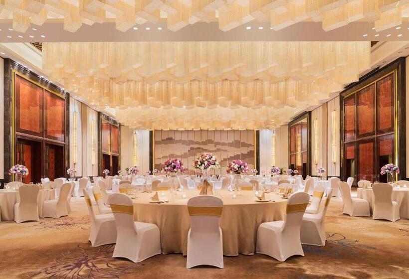 Отель Wanda Realm Nanchang