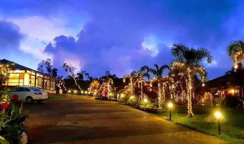 בית מלון כפרי Woodstock Resorts