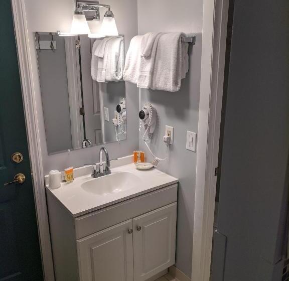 فندق على الطريق Eastern Inn & Suites