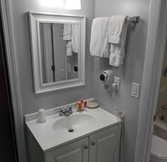 فندق على الطريق Eastern Inn & Suites