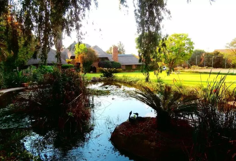 Пансион African Footprints Lodge