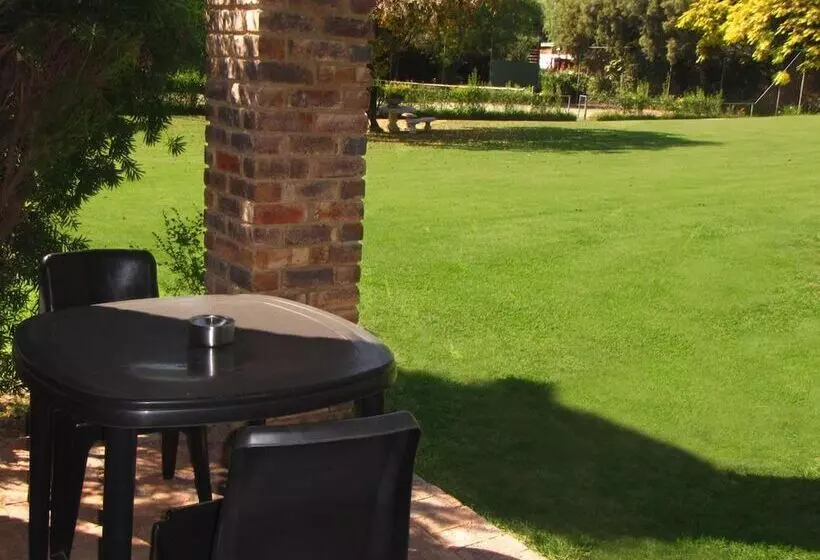 Пансион African Footprints Lodge