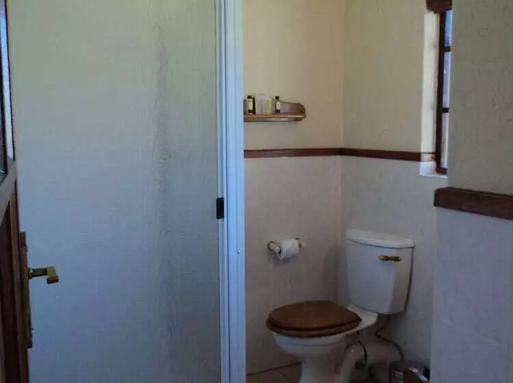 Пансион African Footprints Lodge