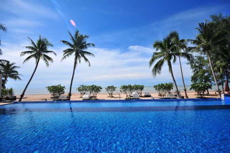 استراحتگاه Dhevan Dara Beach Villa Kuiburi