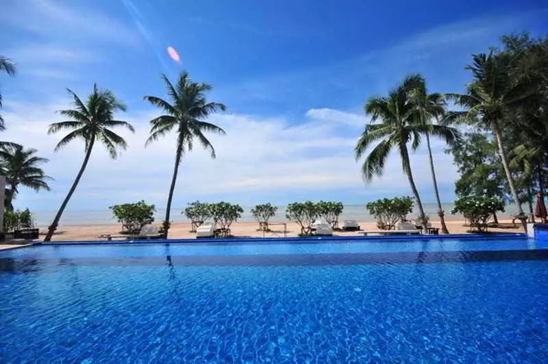 استراحتگاه Dhevan Dara Beach Villa Kuiburi