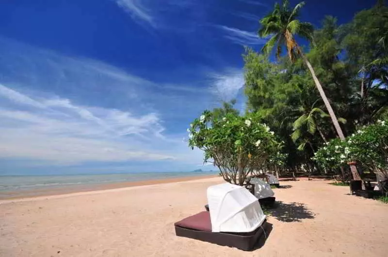 استراحتگاه Dhevan Dara Beach Villa Kuiburi