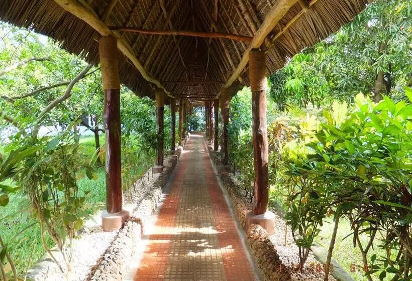 استراحتگاه Mnarani Beach Cottages