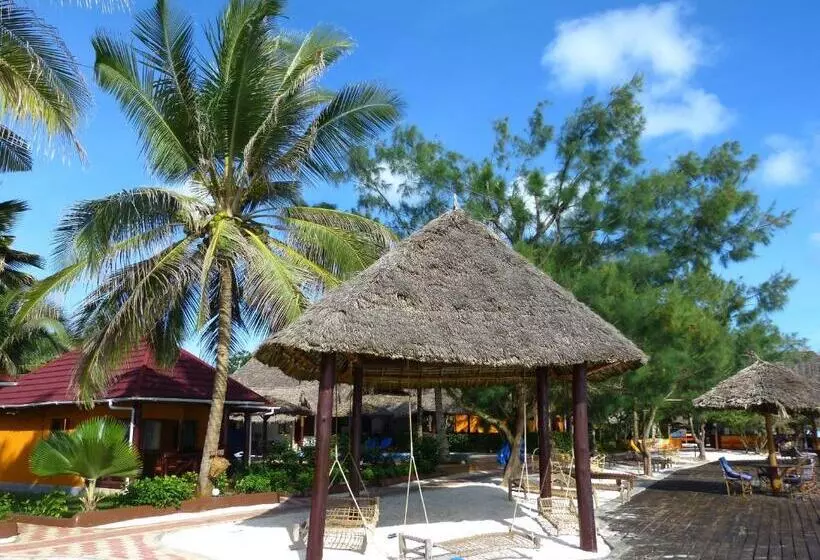 استراحتگاه Mnarani Beach Cottages