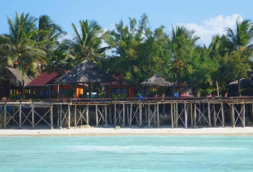 استراحتگاه Mnarani Beach Cottages