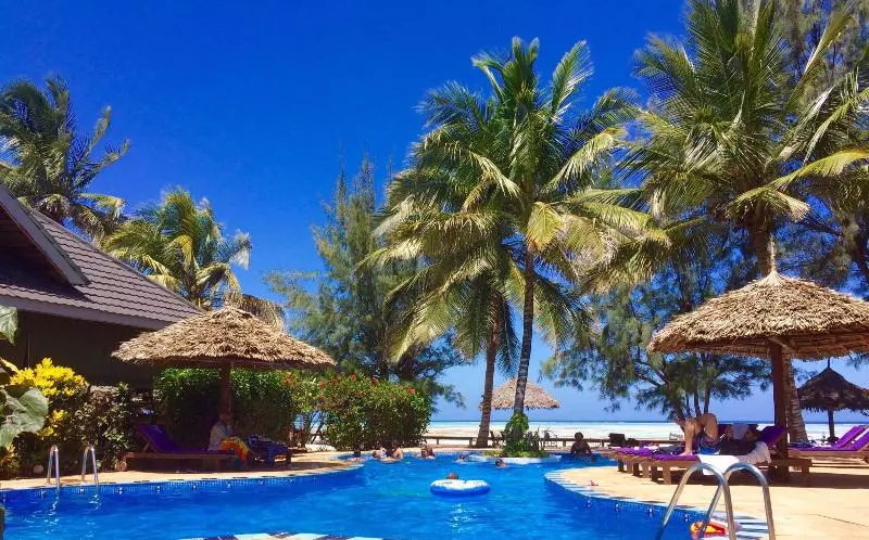 استراحتگاه Mnarani Beach Cottages