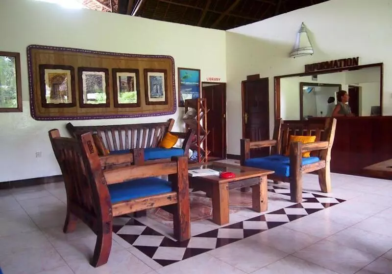 استراحتگاه Mnarani Beach Cottages