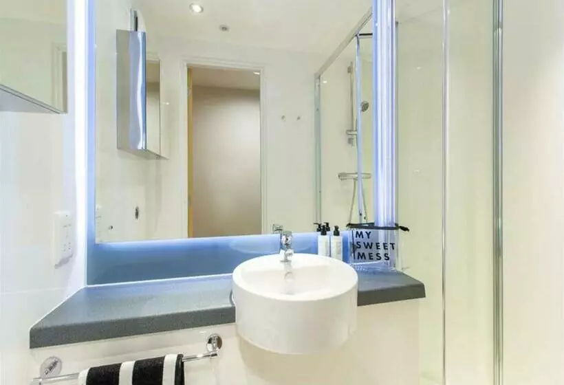 ユースホステル Modern Ensuite Rooms, Chester   Sk