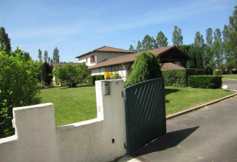 مبيت وإفطار Parc De La Charmille