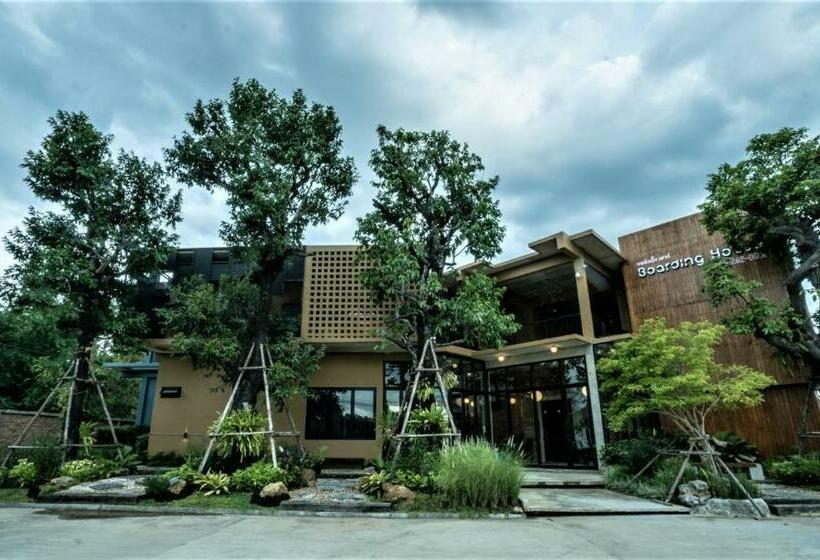 Szálloda โรงแรม บอร์ดดิ้งเฮ้าส์