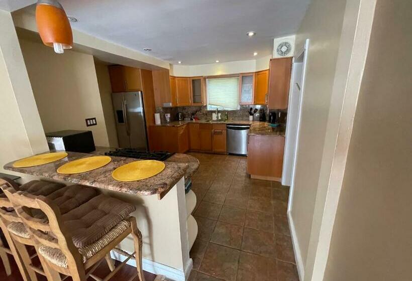 פנסיון 5town Guest House