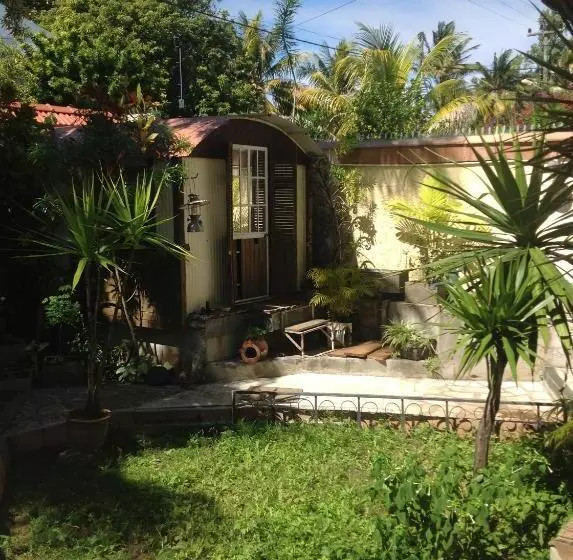 پانسیون Chez Henri